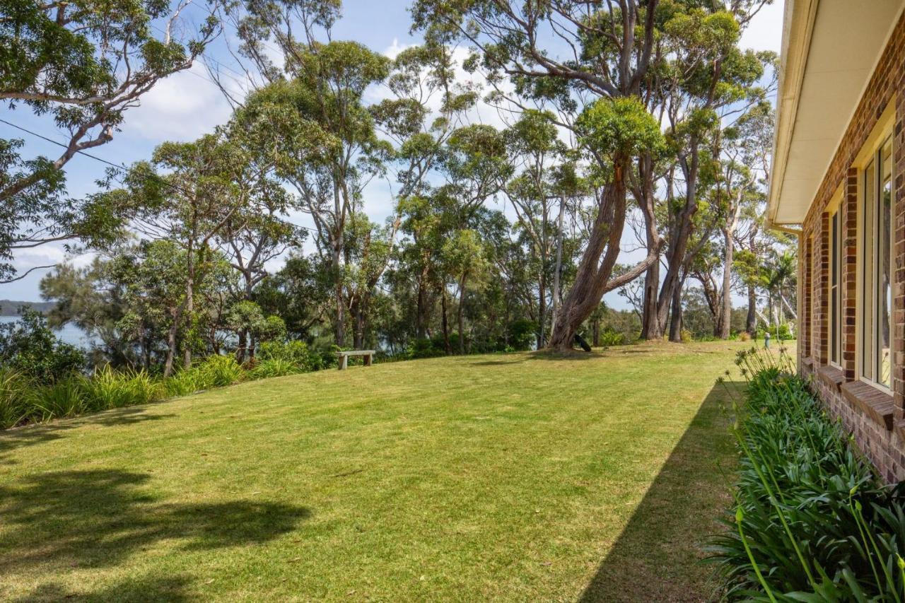 On The Lake - Pet Friendly Waterfront Villa Culburra Beach Exterior photo