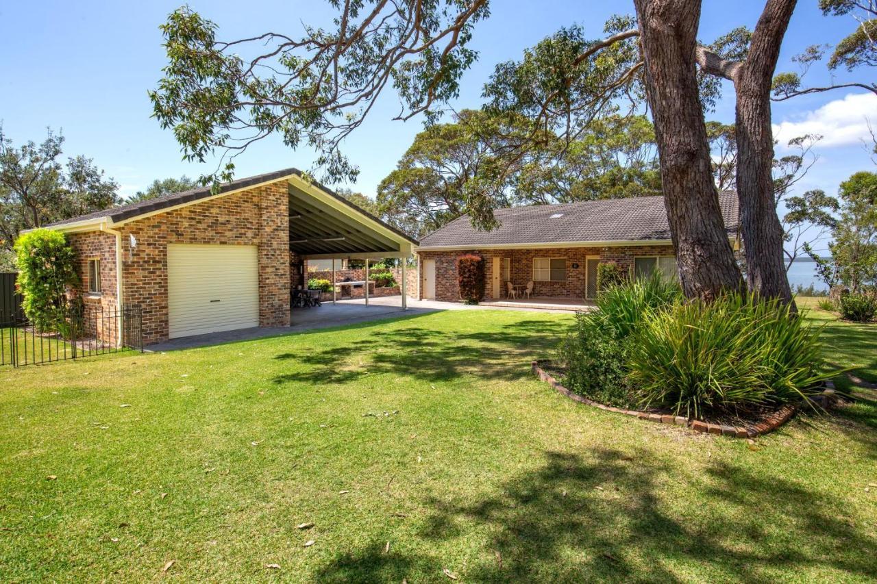 On The Lake - Pet Friendly Waterfront Villa Culburra Beach Exterior photo