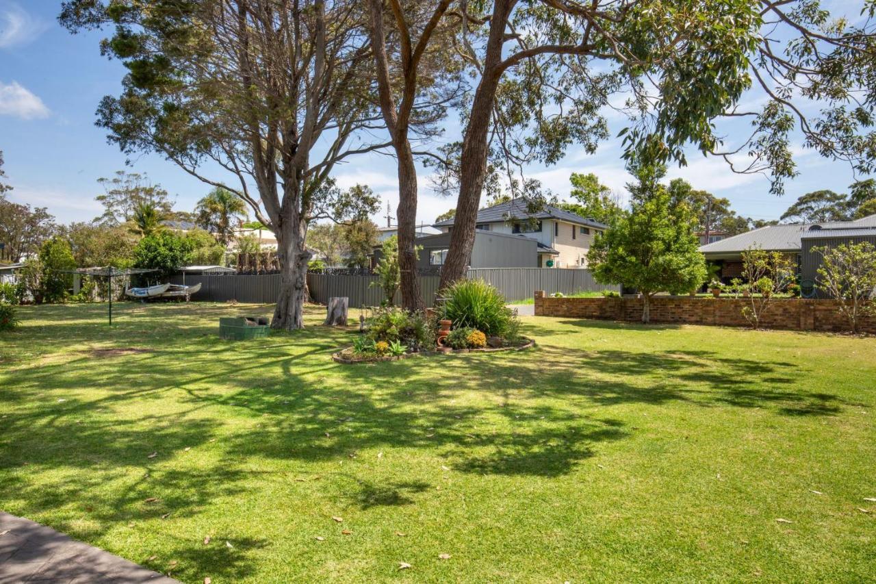 On The Lake - Pet Friendly Waterfront Villa Culburra Beach Exterior photo