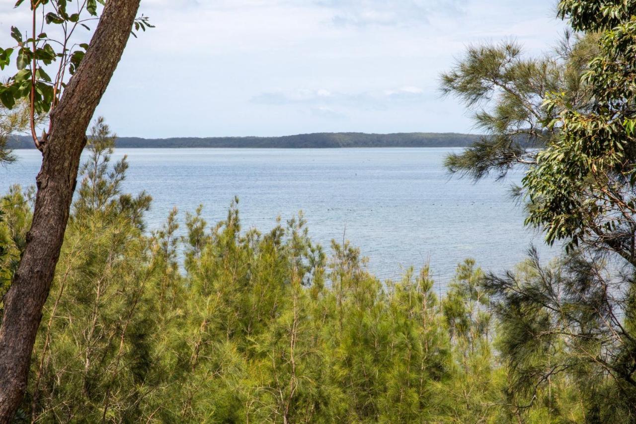 On The Lake - Pet Friendly Waterfront Villa Culburra Beach Exterior photo