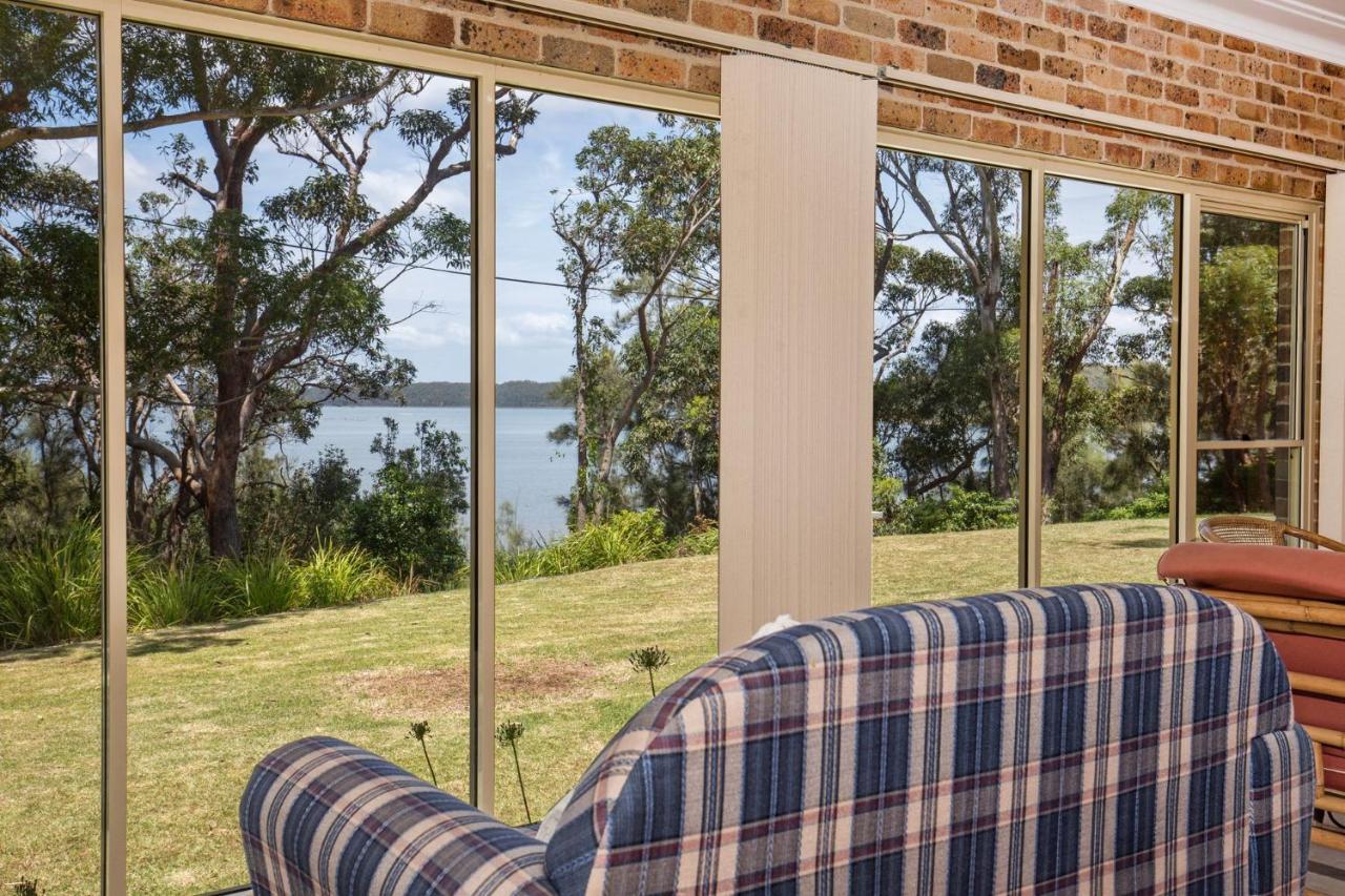 On The Lake - Pet Friendly Waterfront Villa Culburra Beach Exterior photo