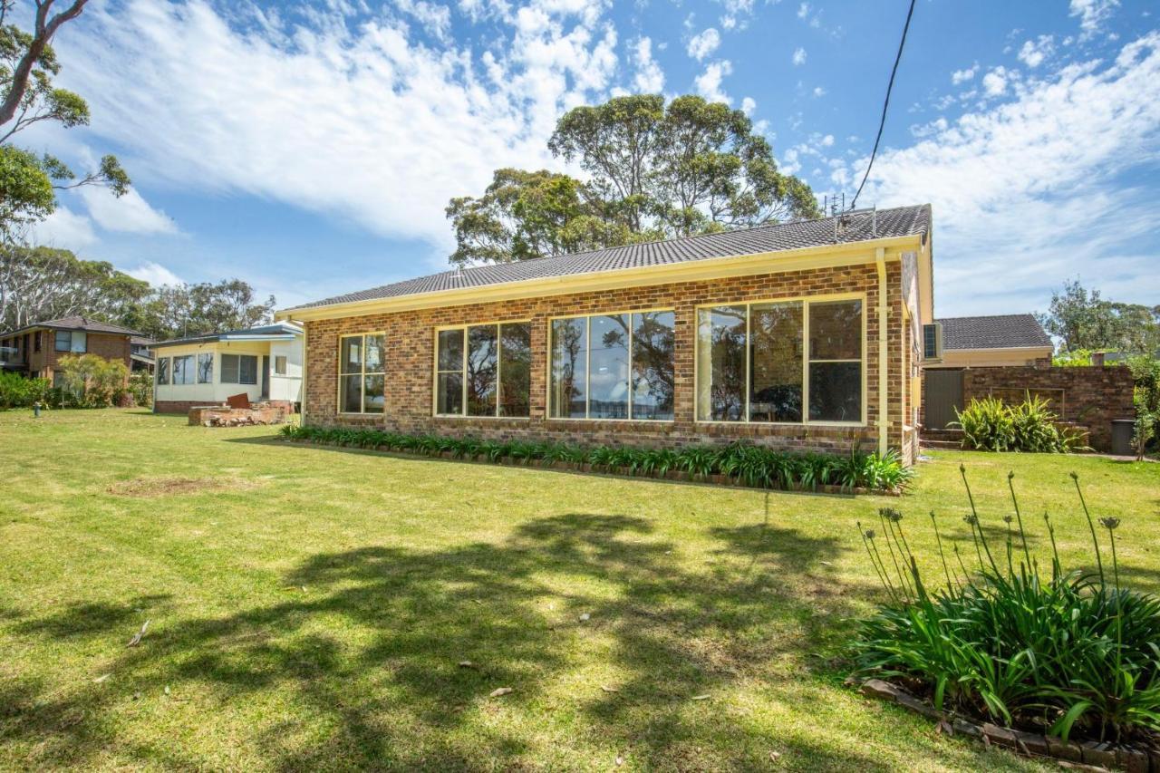 On The Lake - Pet Friendly Waterfront Villa Culburra Beach Exterior photo